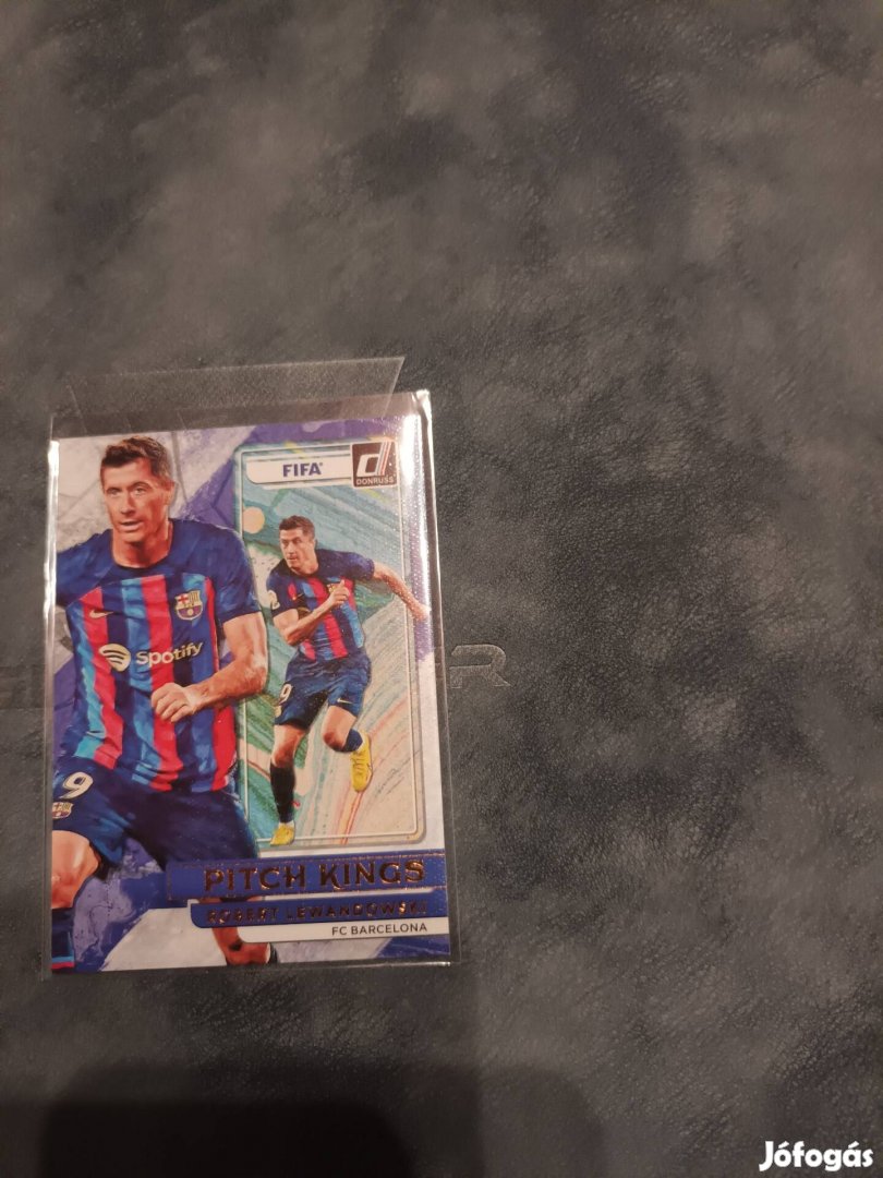 Robert Lewandowski Pitch Kings Panini Donruss focis kártya Barcelona