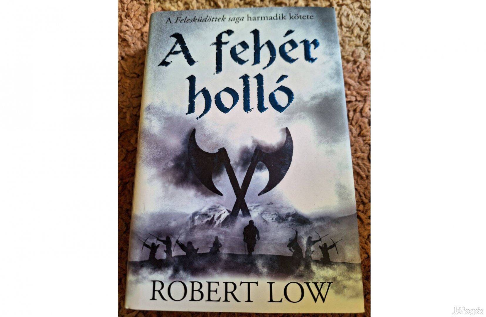 Robert Low - A fehér holló (Felesküdöttek saga 3.)
