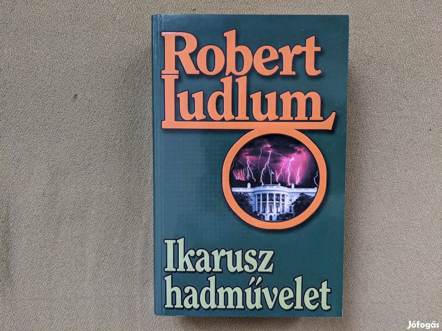 Robert Ludlum: Ikarusz hadművelet