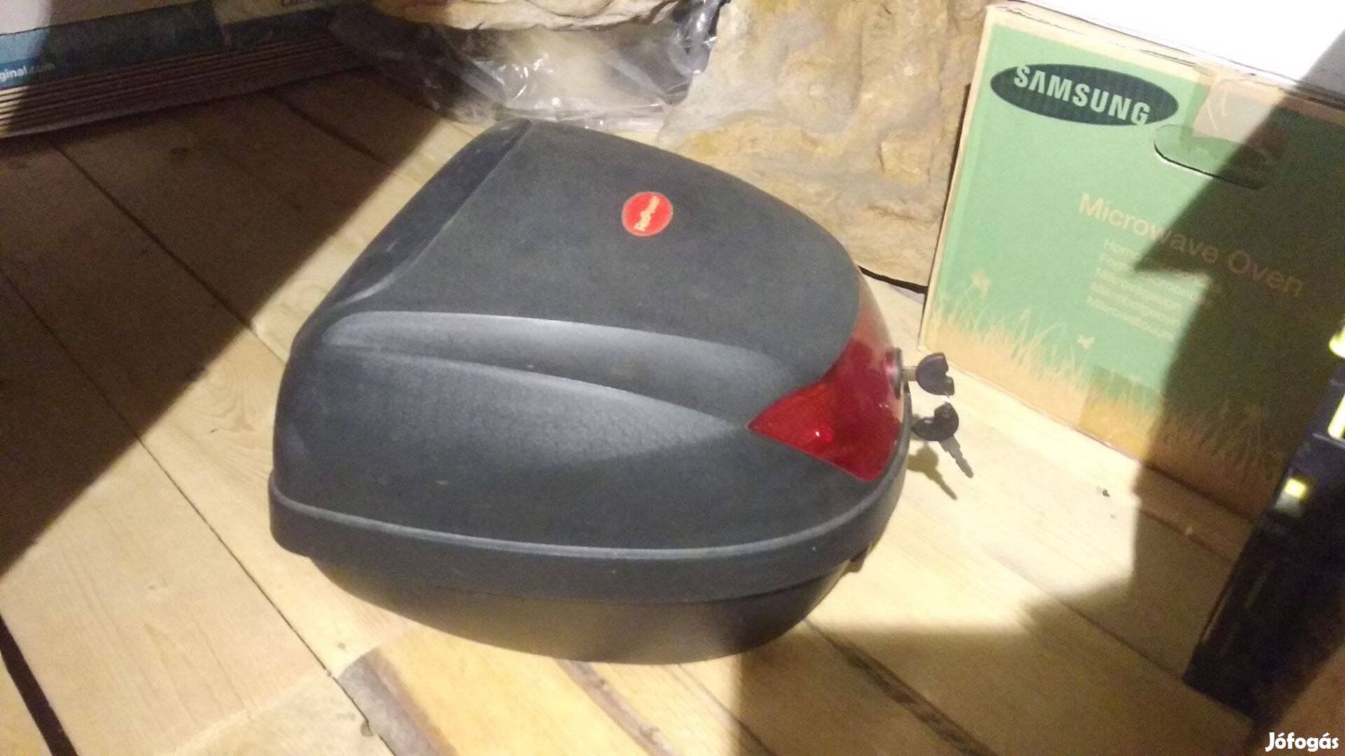 Robogó csomagtartó doboz