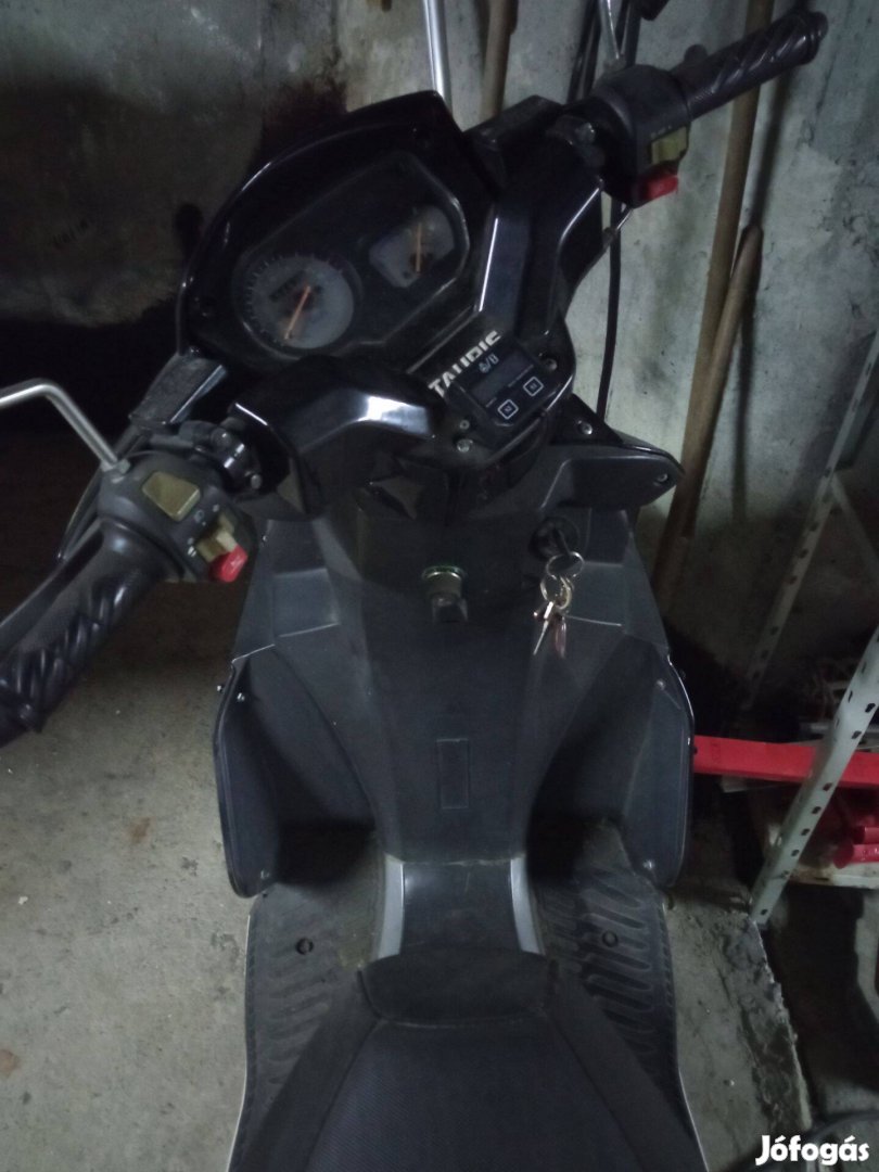 Robogó vagy alkatrész