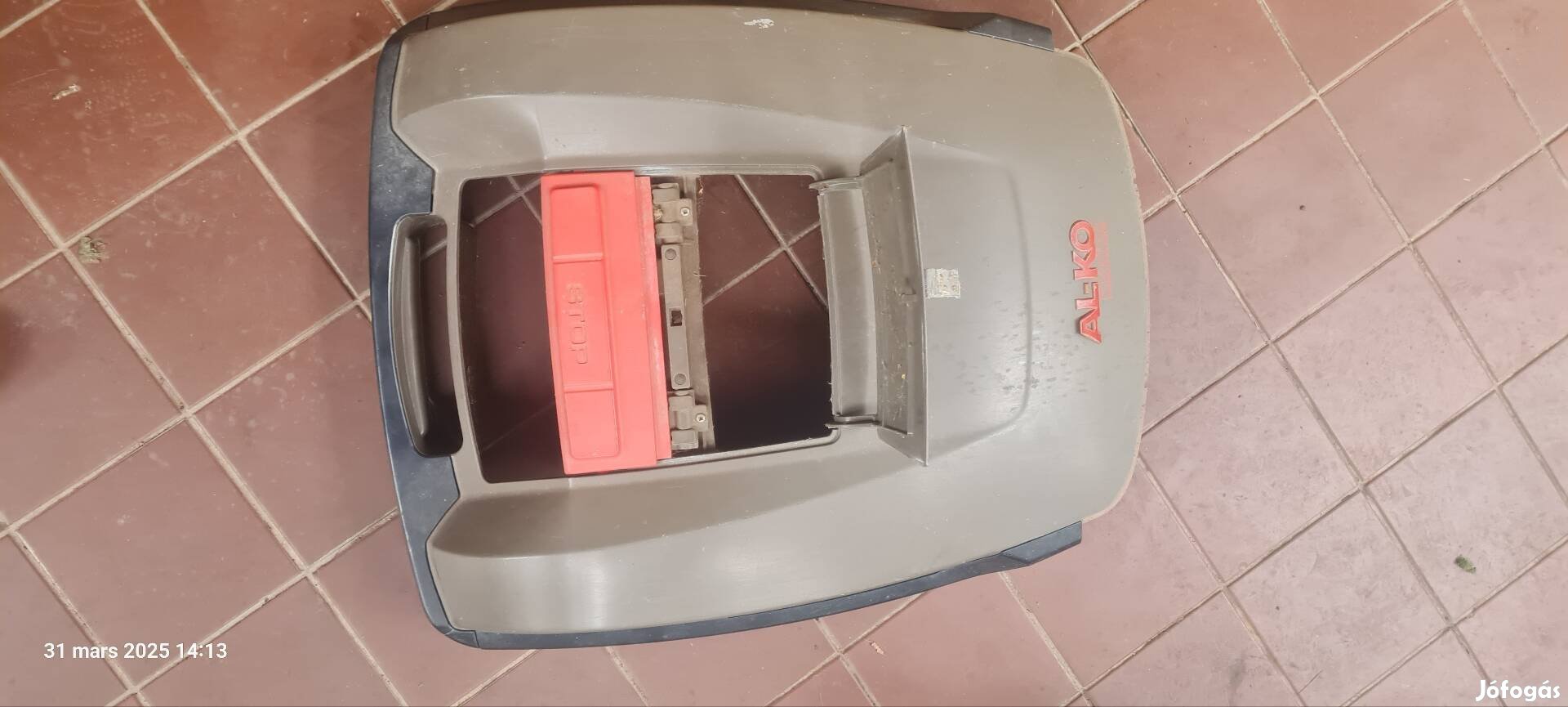 Robolinho 3000 fűnyíró robot felső fedél