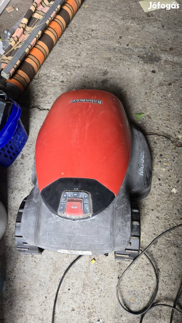 Robot fűnyíró eladó alkatrésznek vagy javításra. 