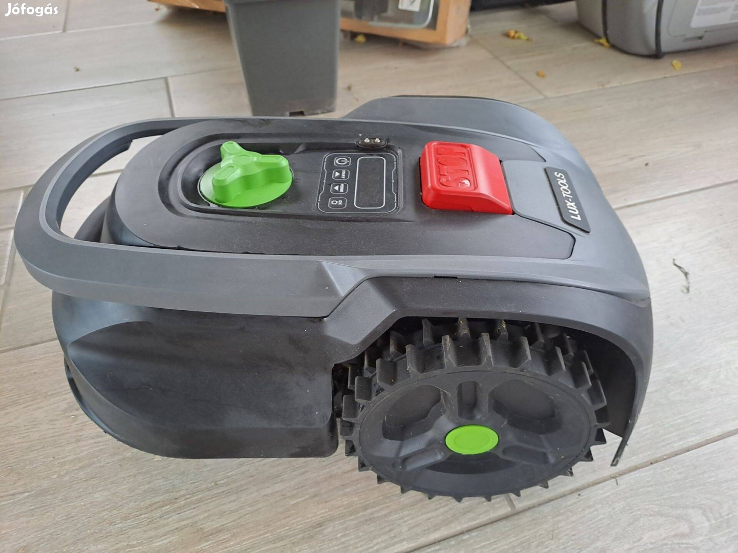 Robotfűnyíró Lux-Tools