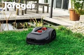 Robotfűnyíró garázzsal!20-60 mm vágási magasság, esőérzékelő