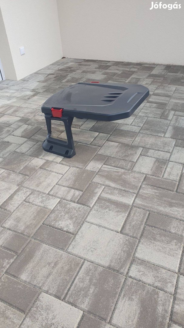 Robotfűnyíró ház