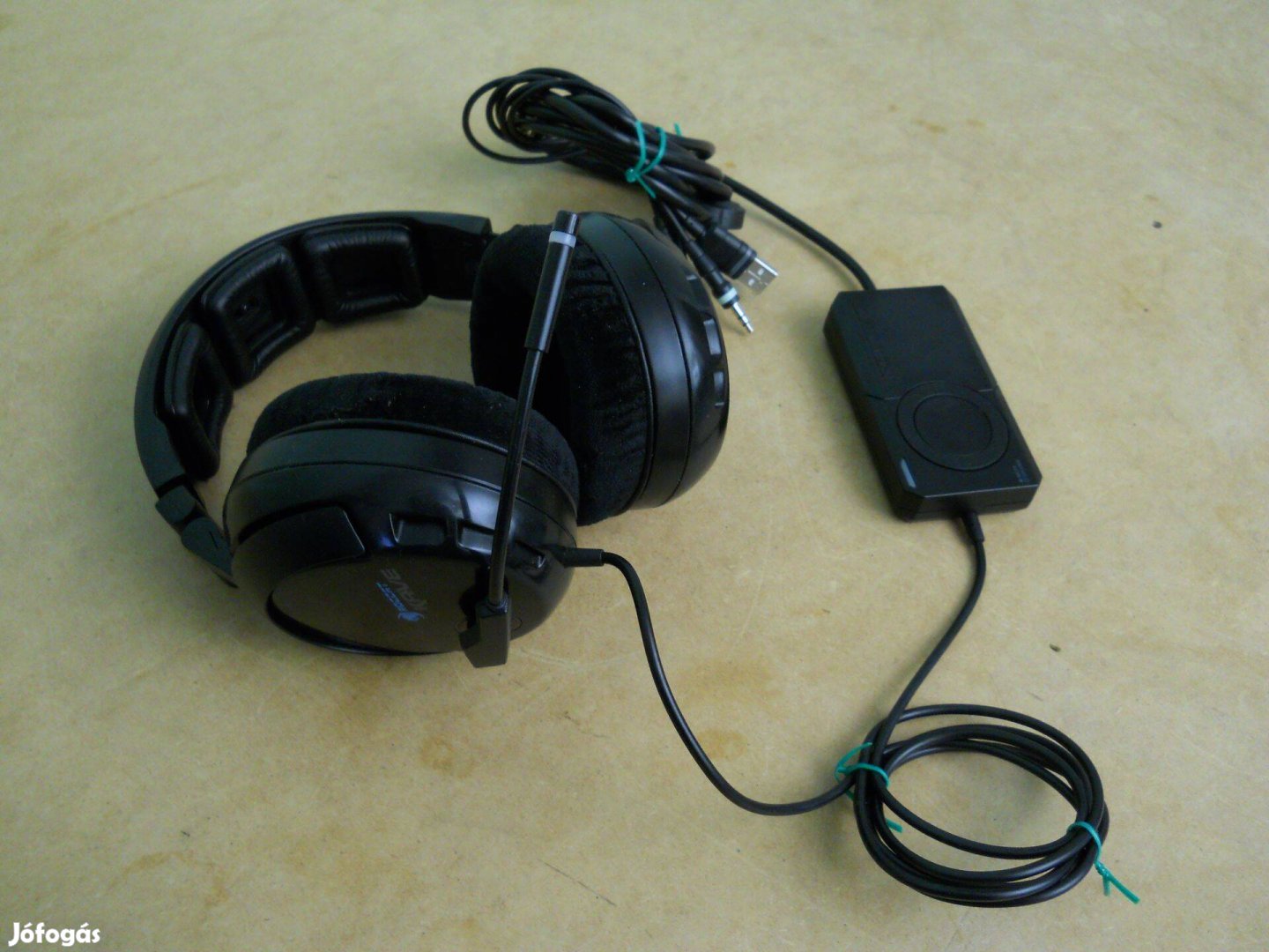 Roccat Kave ROC-14-501 ,5.1-s gamer fejhallgatókezelő szervvel