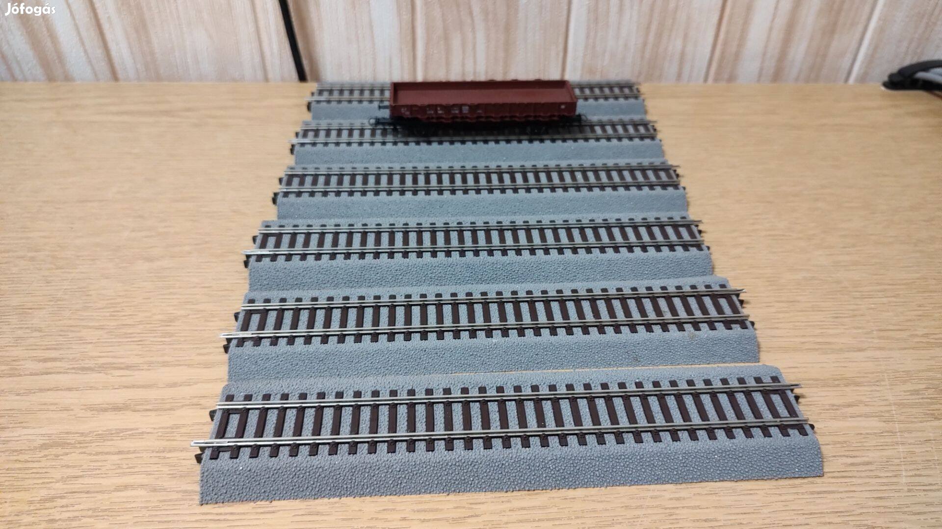 Roco H0 vasútmodell csomag sínek és egy vasúti kocsi