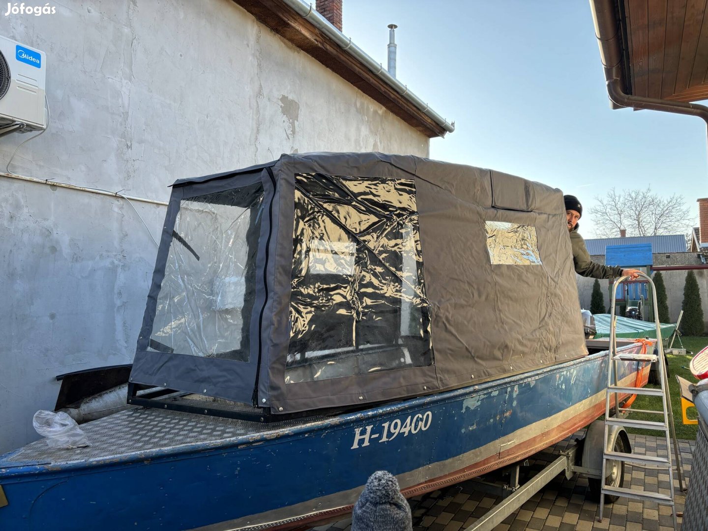 Rocsó csónak horgászcsónak kabinos lakóhajó