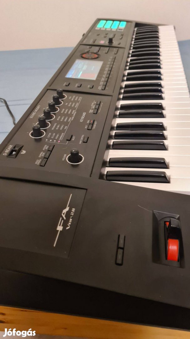 Roland Fa-06 hibátlan állapotú munkaállomás szintetizátor