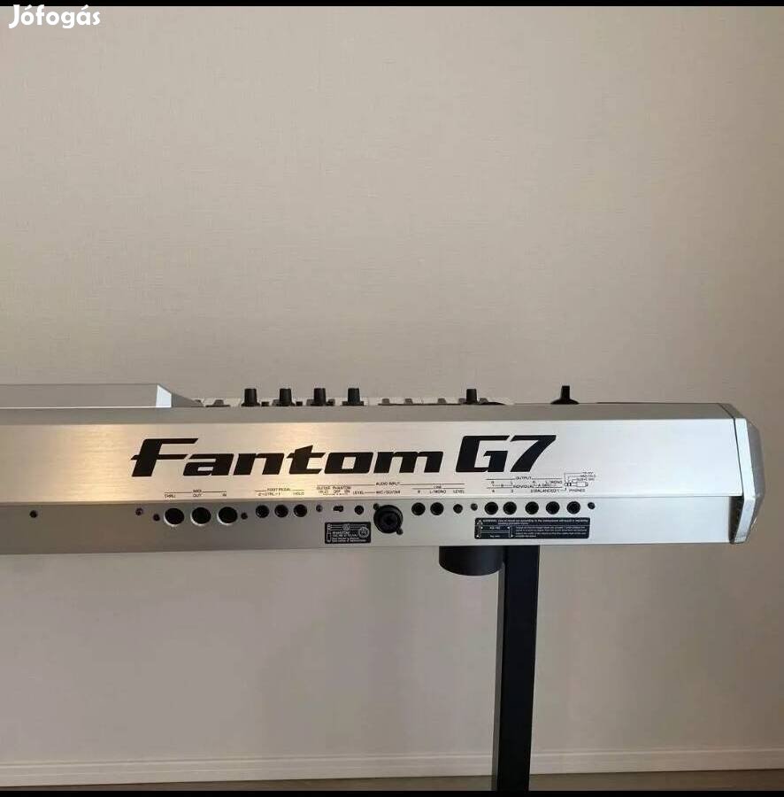 Roland Fantom G7 szintetizátor kábellel 