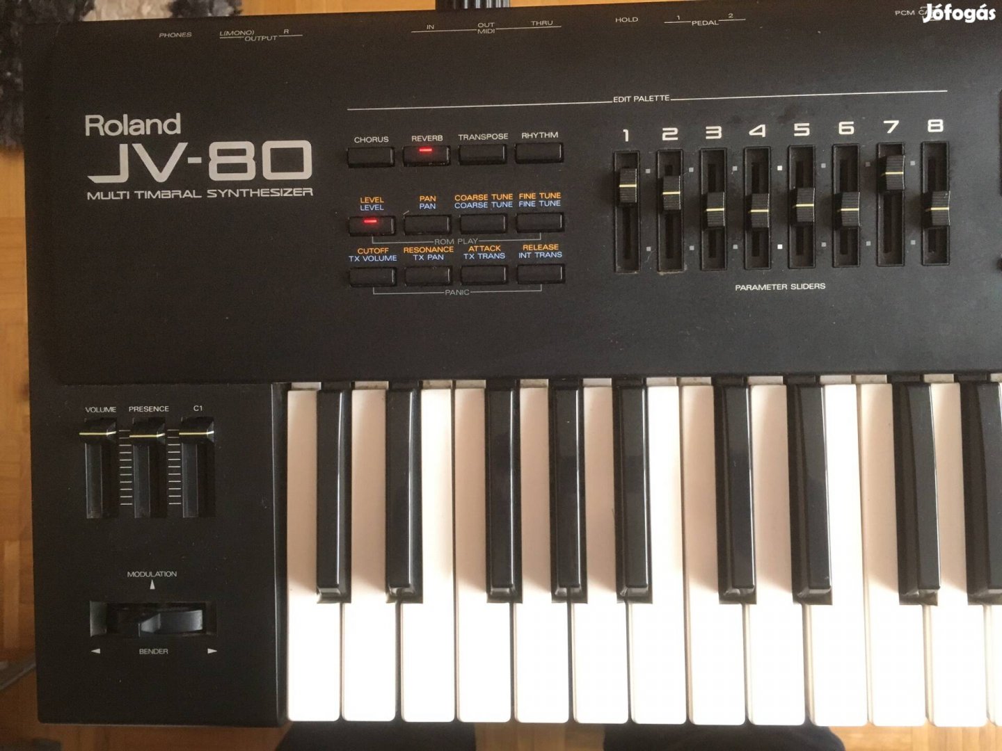 Roland JV-80 a Genesis kedvenc színpadi zongorája