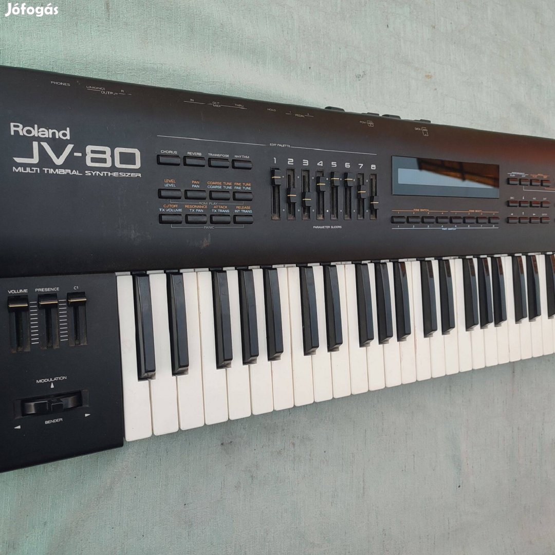 Roland JV-80 kitűnő állapotban