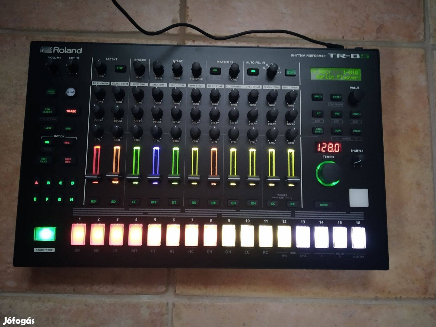 Roland TR-8S groovebox, újszerű 1 év alatti, dobozában