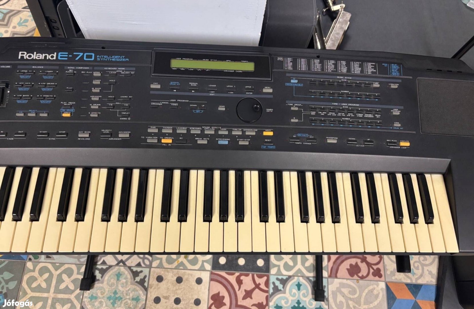 Roland e-70 szintetizátor tnsc kártyákkal