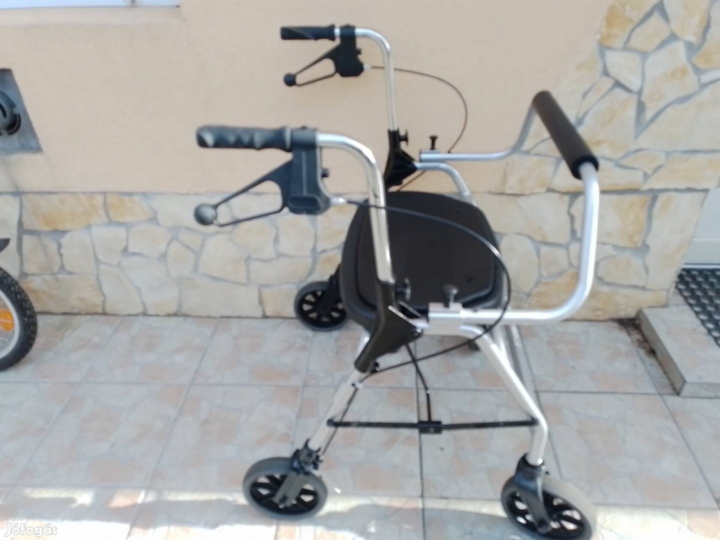 Rollator XXL méretű terhelhetőség 200kg. 