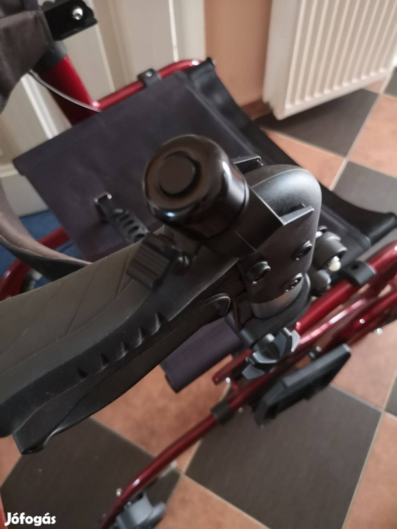 Rollátor és kerekesszék egyben eladó
