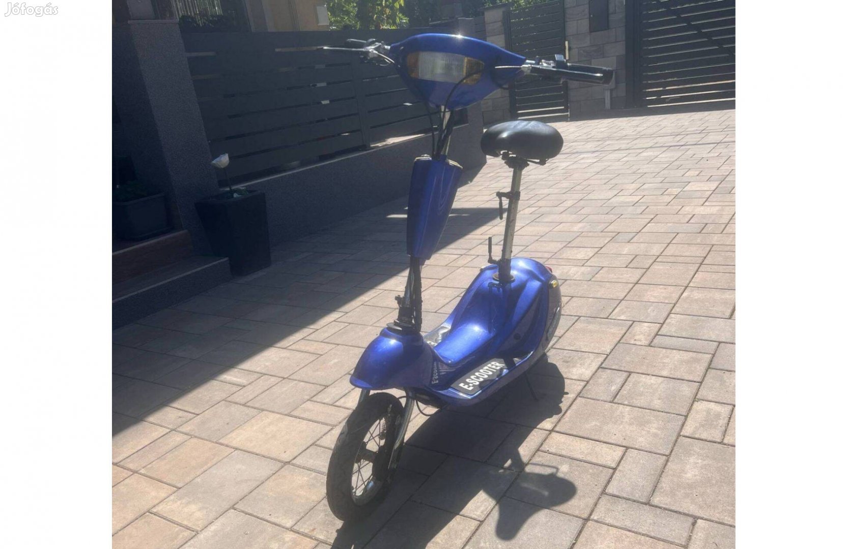 Roller Üléssel + Alkatrésznek való roller - Akkumulátor cserés