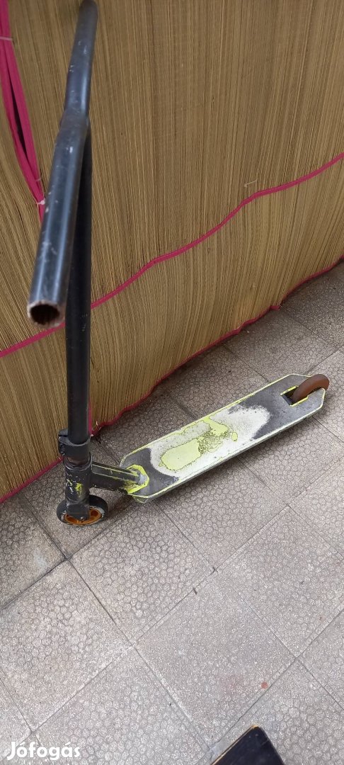 Roller kiskerekű, használt , festékkopott de jól gurul, stabil .