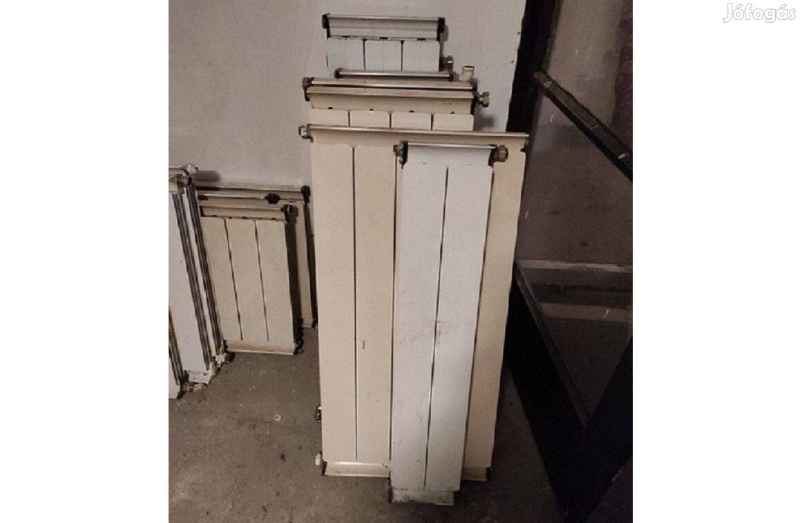 Romantik radiátorok 900-s kötéstávban,több színben,jó állapotban eladó