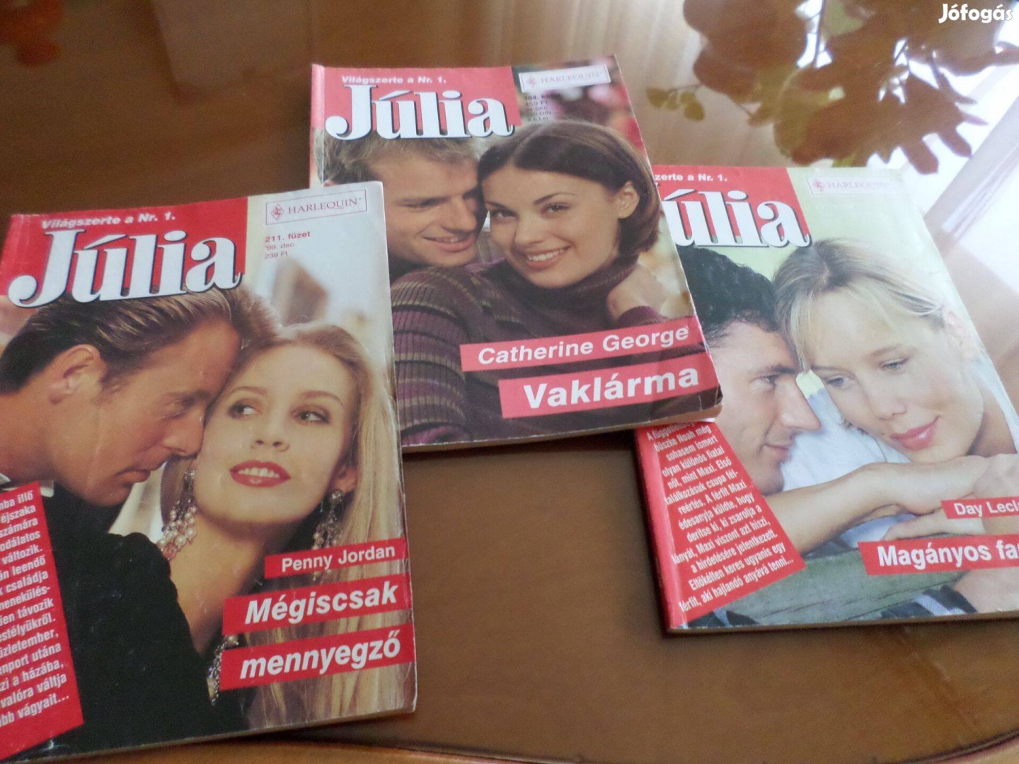 Romantikus regények Júlia 99 Ft/db 124 db= 12276 Ft Elkelt!