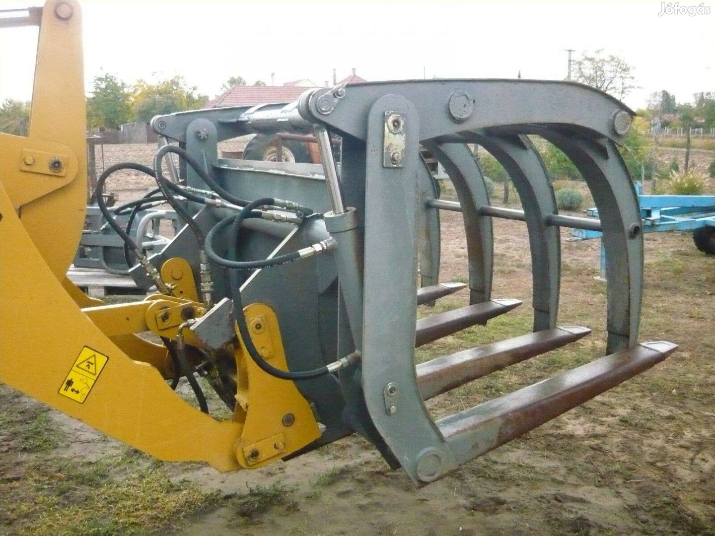 Rönkfogó kanál homlokrakodóhoz