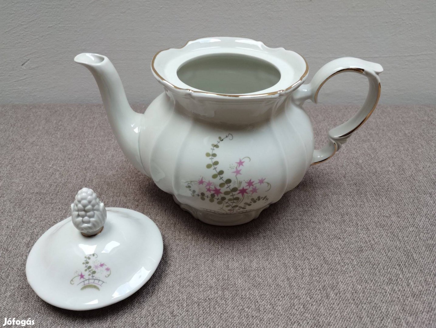 Roschütz kézzel festett porcelán teás kanna, aranyozott
