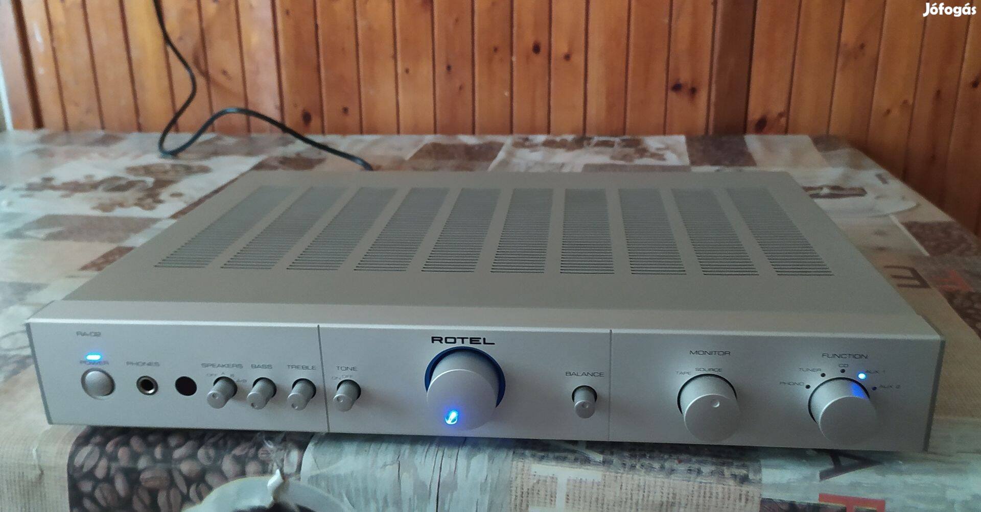 Rotel RA 02 audiofil sztereó erősítő