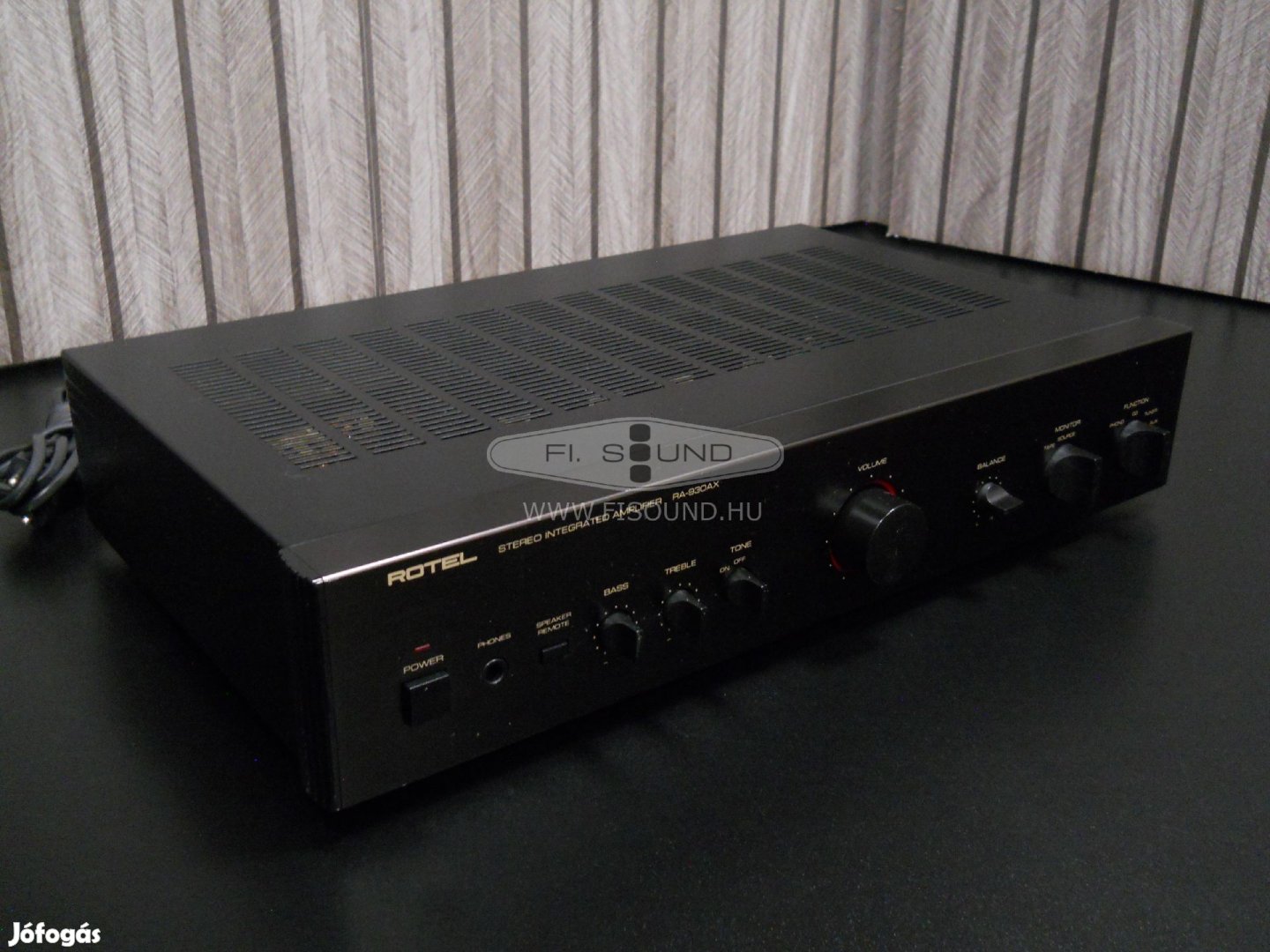 Rotel RA-930AX , 180W,4-16ohm,4 hangfalas sztereo erősítő