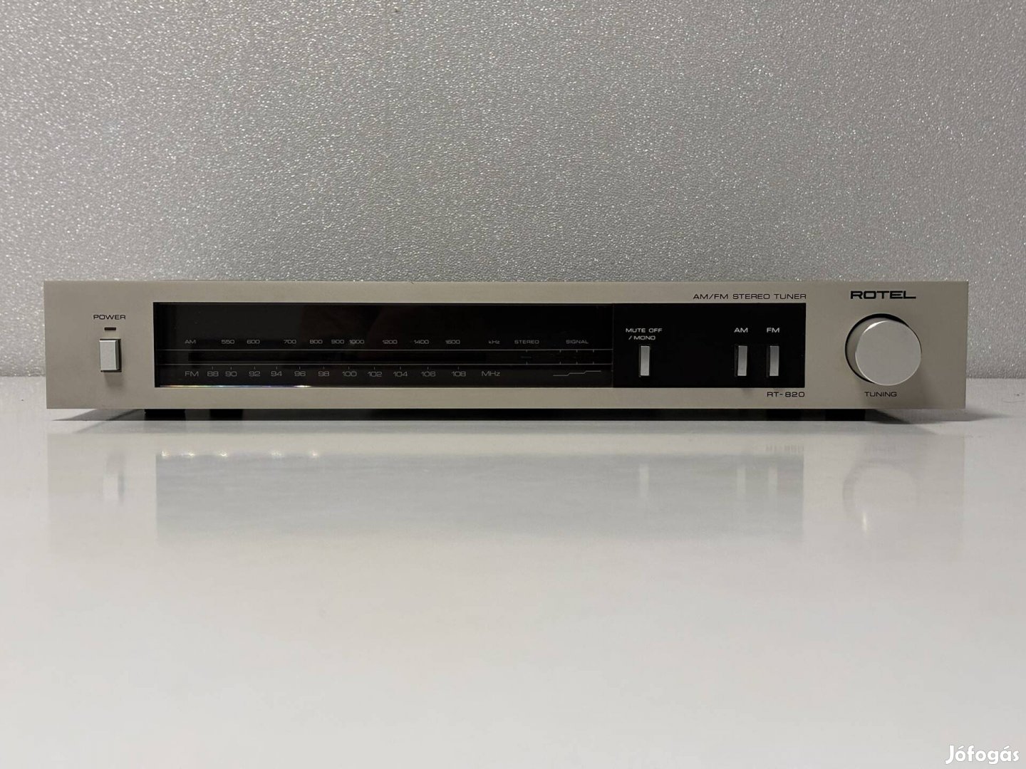 Rotel RT-820 AM/FM Stereo Tuner