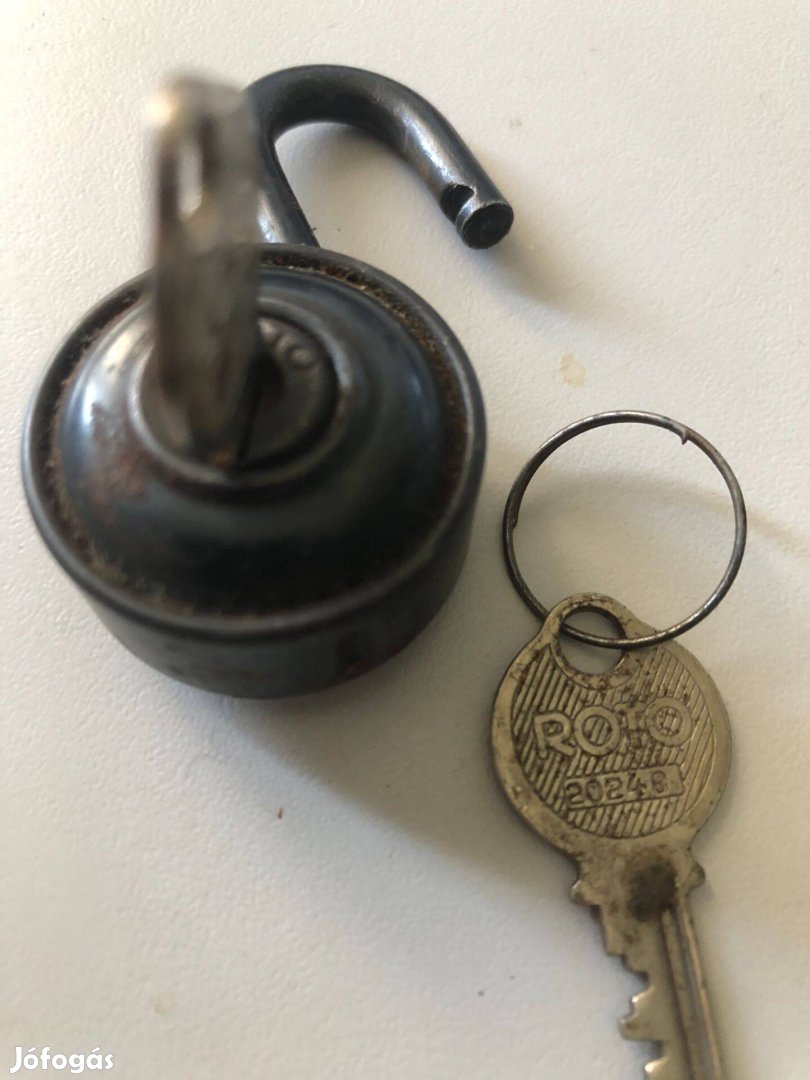 Roto lakat kulccsal eladó