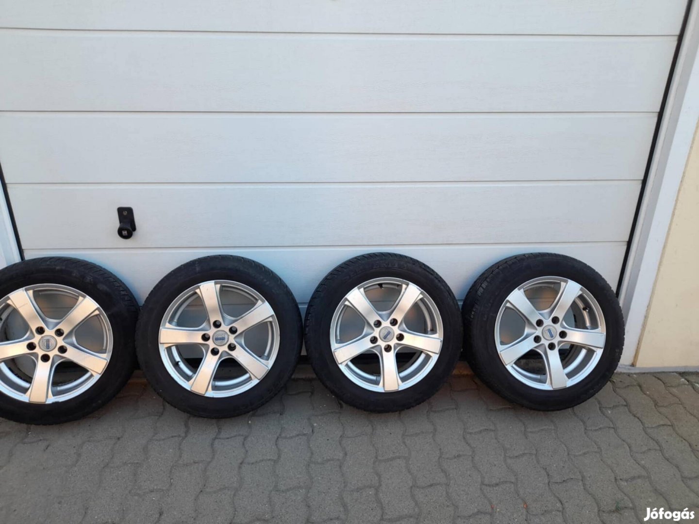 Royal 5x108 Felni + 205/55 R16 Semperit gumik 