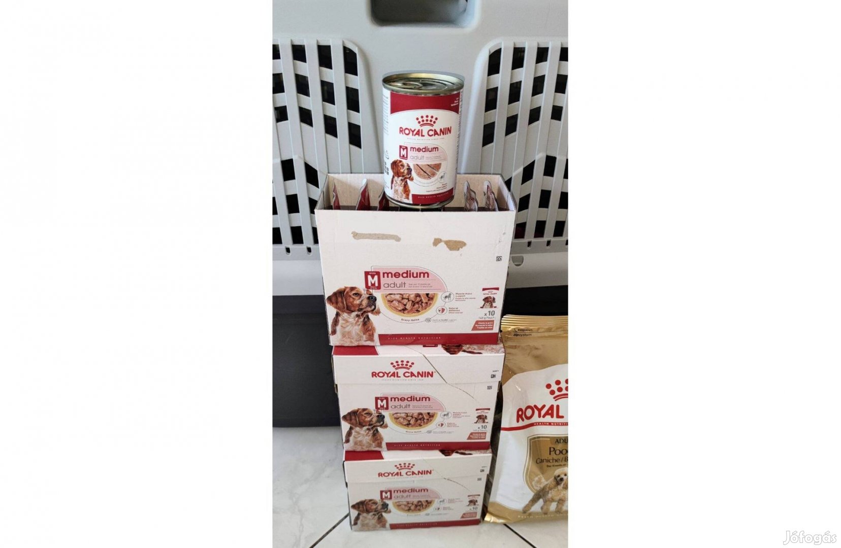 Royal Canin Medium Adult 140g, 28 db tasak nedvestáp +ajándék konzerv