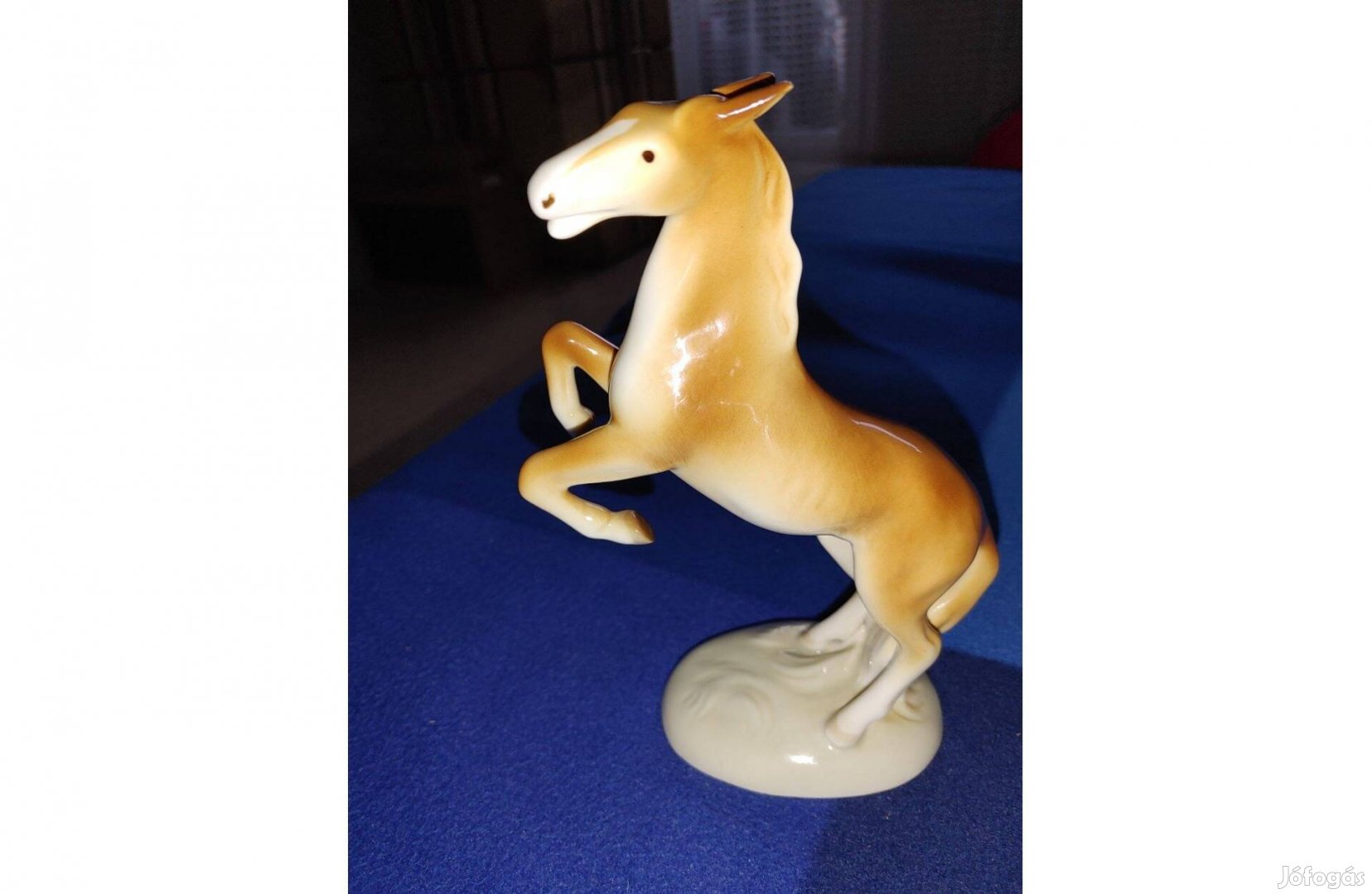 Royal Dux - Ágaskodó ló