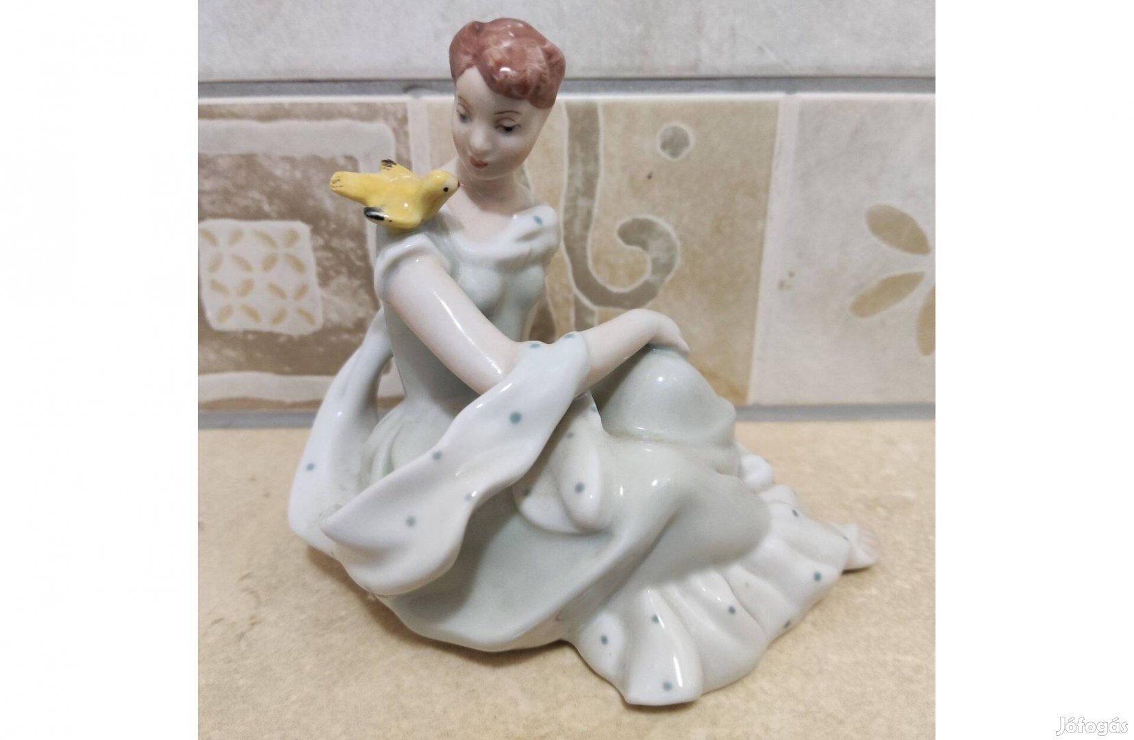 Royal Dux lány porcelán szobor