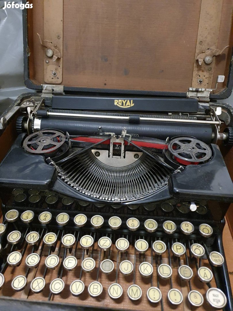 Royal antik írógép eredeti kofferében