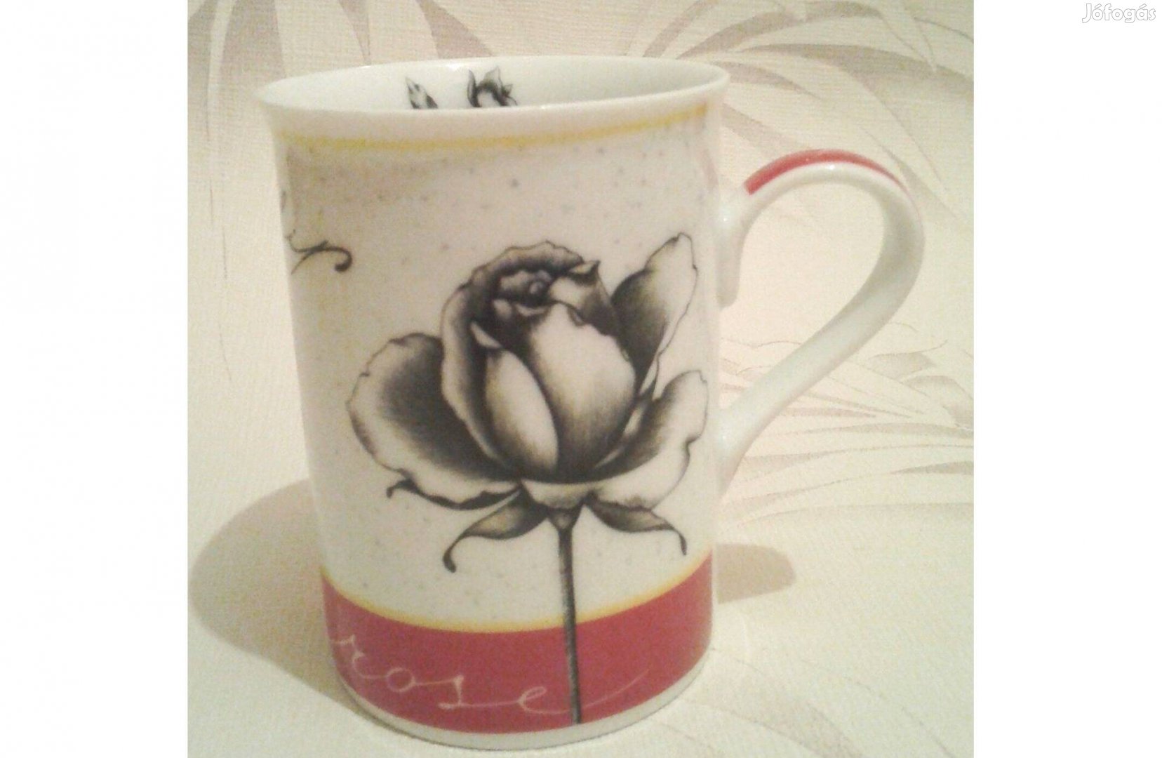 Rózsás olasz porcelán teás bögre alján alig látható pici lepattanással