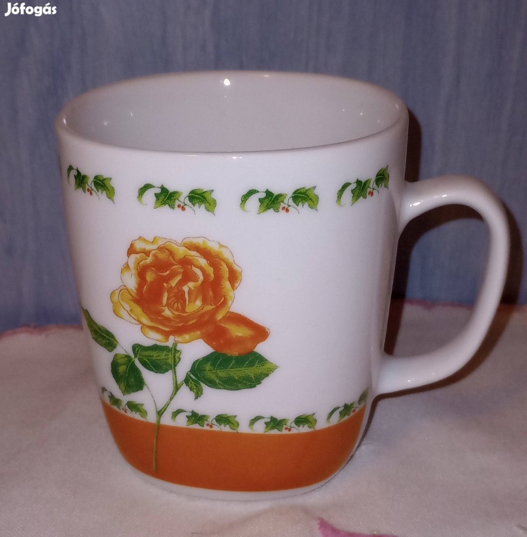 Rózsás porcelán bögre gyűjteményből gyűjteménybe
