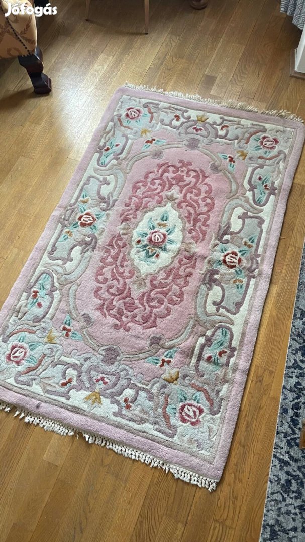 Rózsaszín árnyalatú, puha tapintású szőnyeg, klasszikus