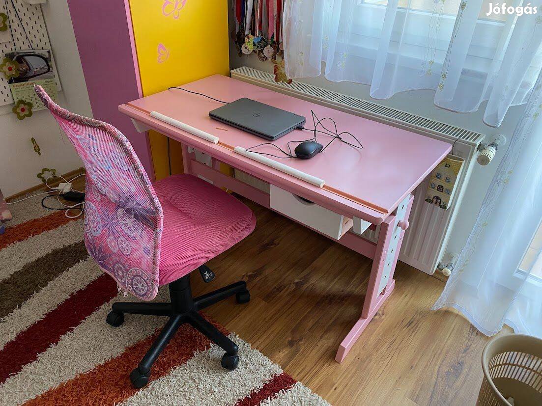 Rozsaszín gyerekíróasztal gurulósszékkel