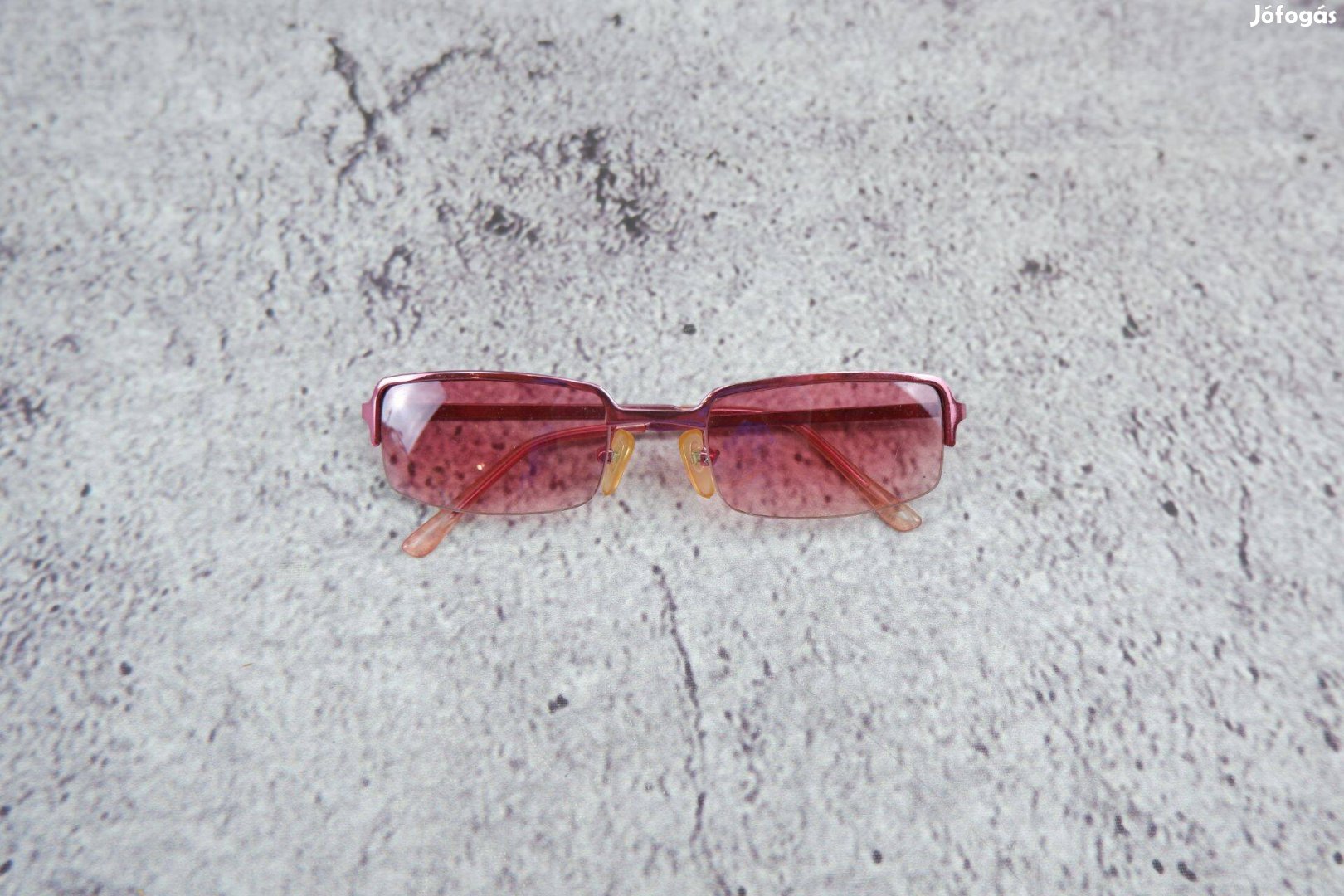Rózsaszín üvegű rózsaszín keretű retro napszemüveg