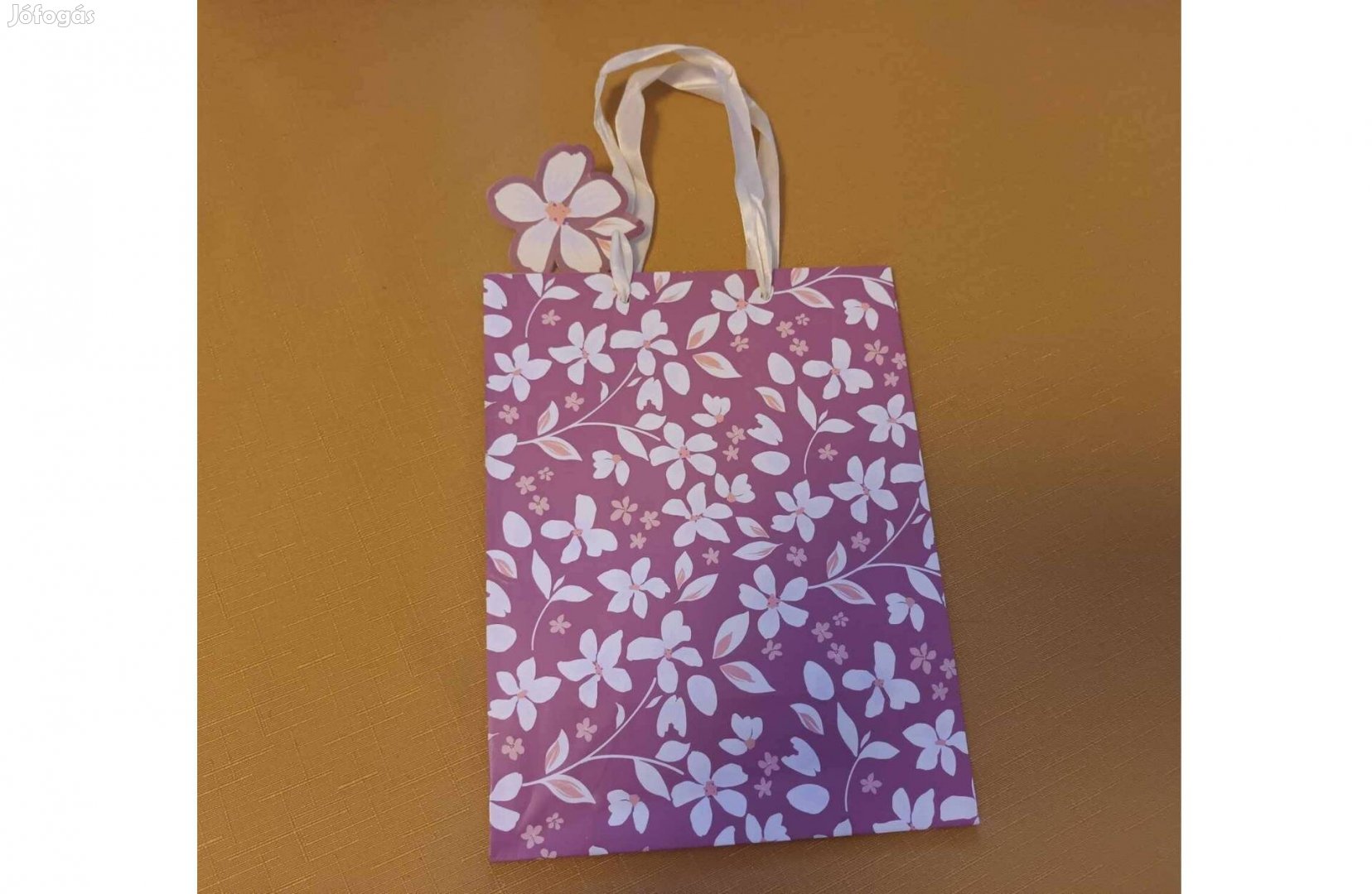 Rózsaszín virágmintás ajándéktasak (22,5 X 17,5 cm-s)