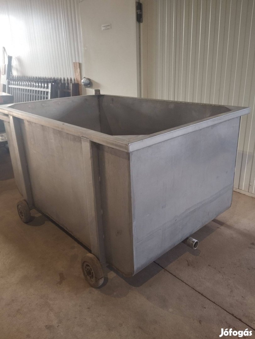 Rozsdamentes inox lékinyerő kád 1200 literes, kifolyóval