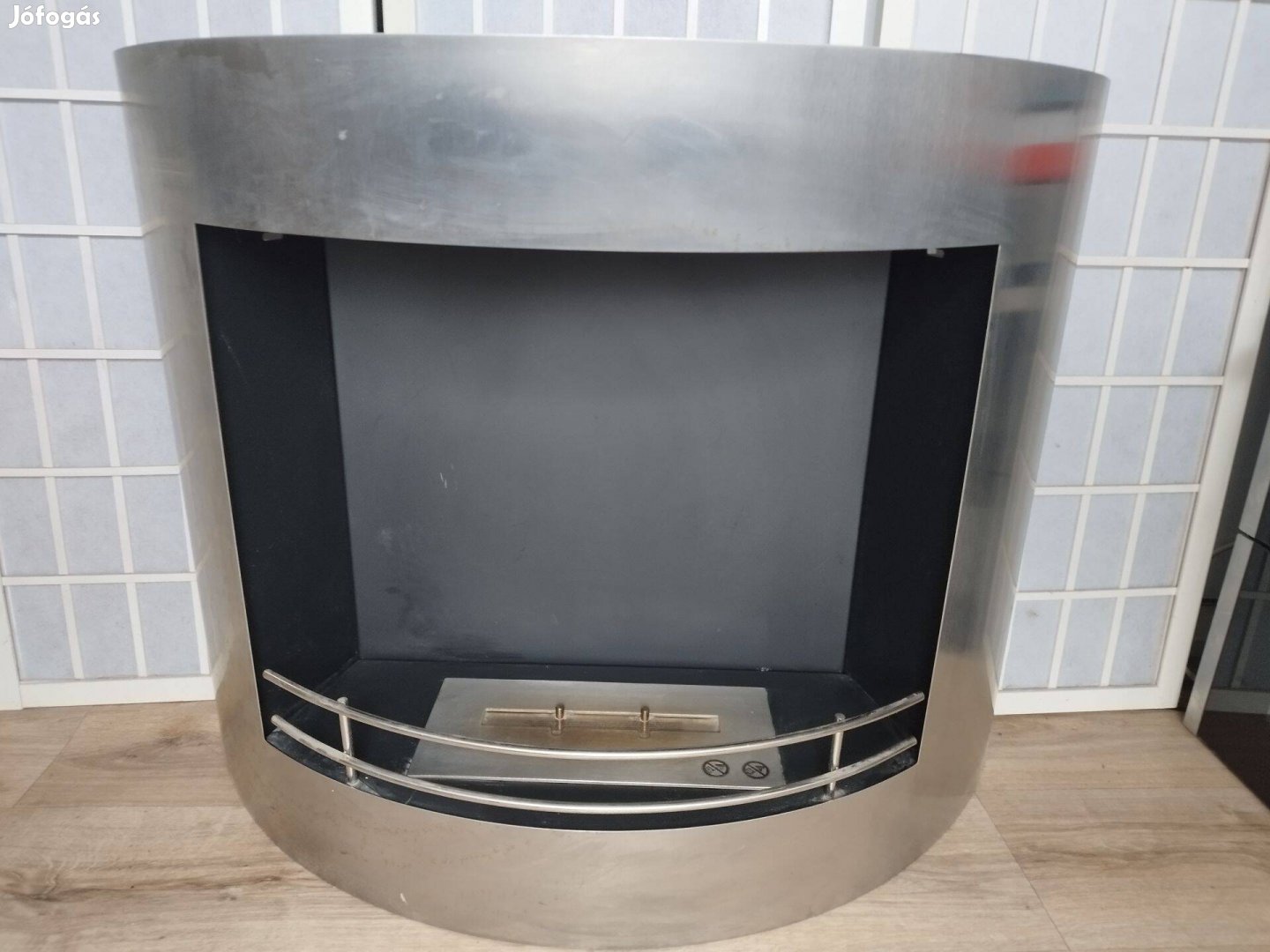 Rozsdamentes acél fali kandalló