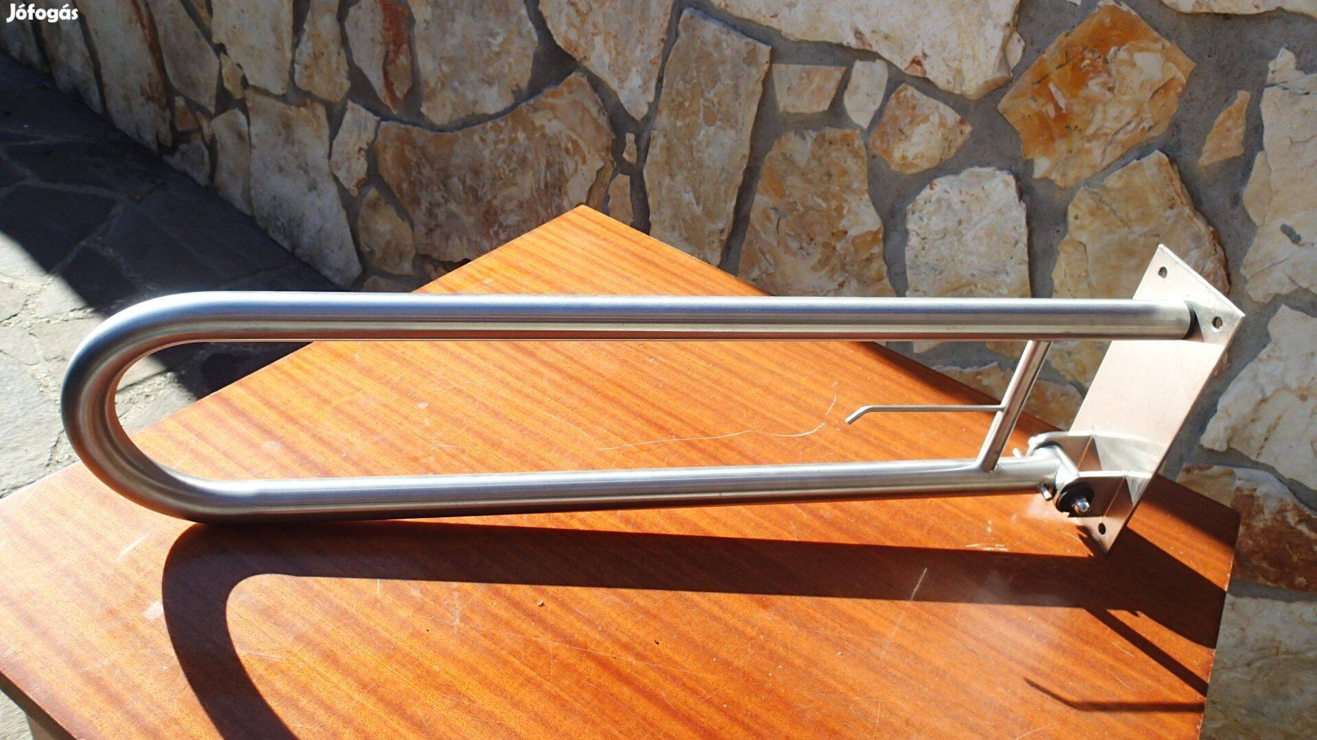 Rozsdamentes anyagból készült, mozgássérült kapaszkodó