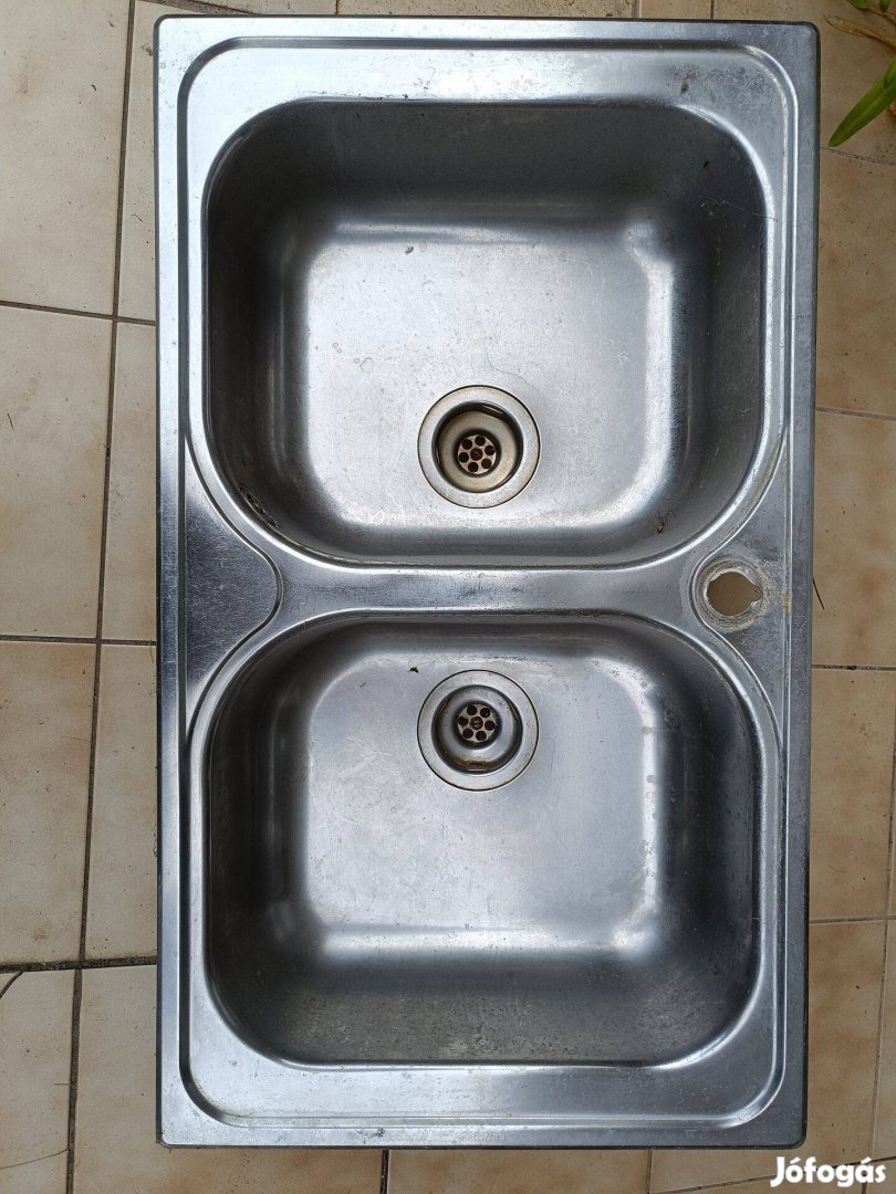 Rozsdamentes kétmedencés mosogató