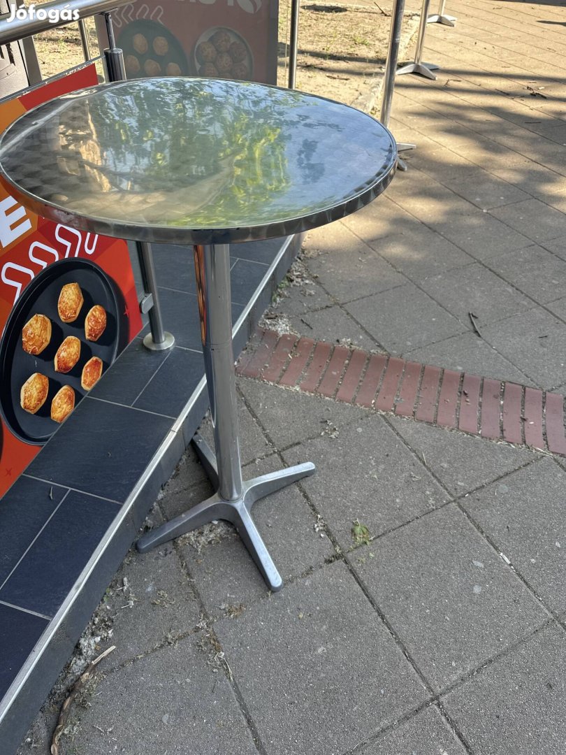 Rozsdamentes magas asztal könyöklő