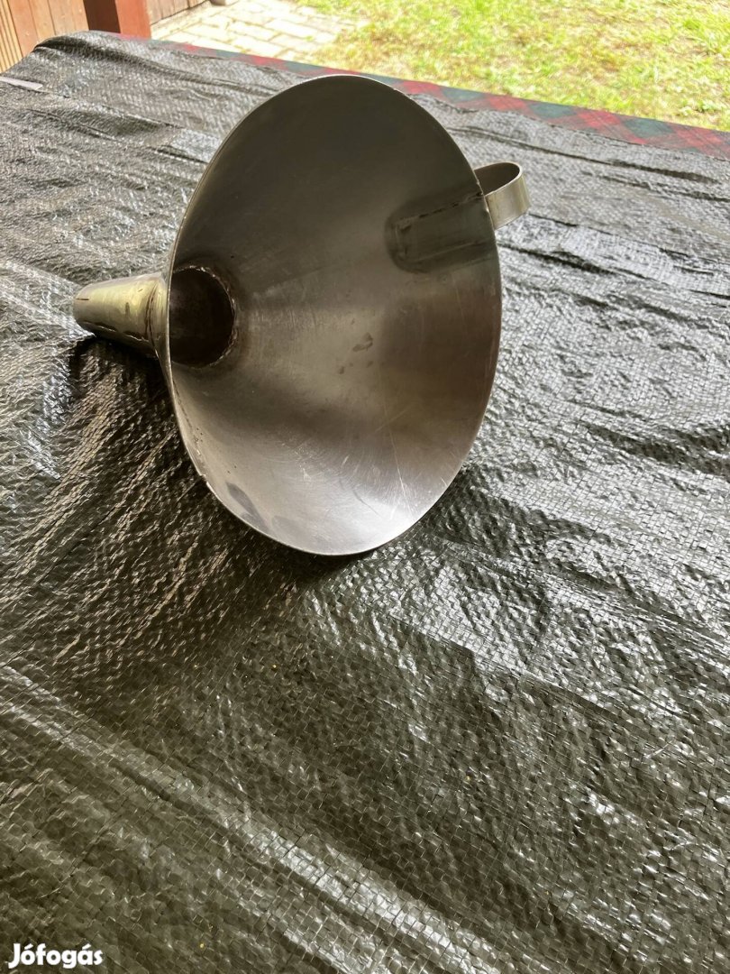 Rozsdamentes tolcsér uj