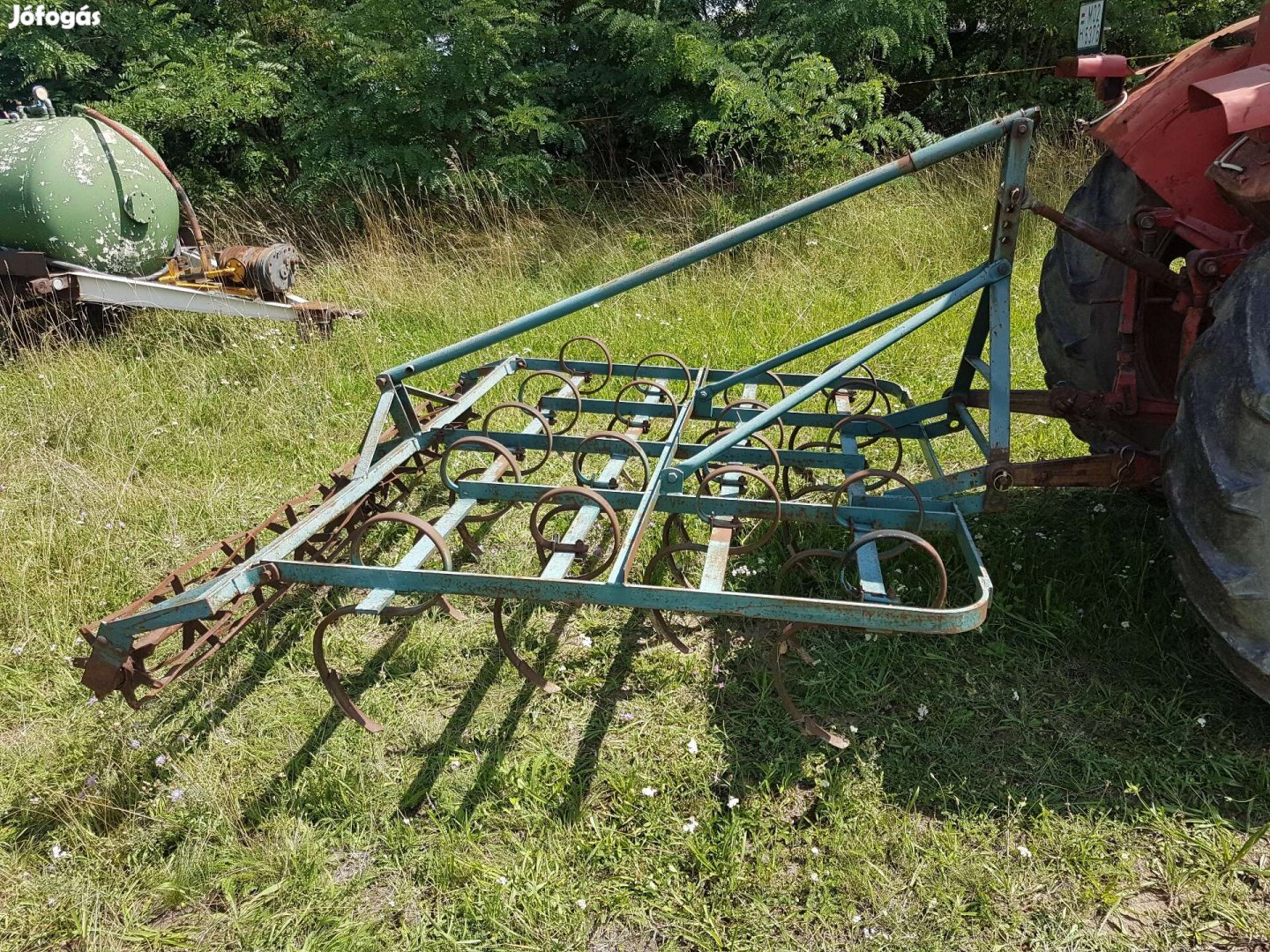 Rugókapás kultivátor