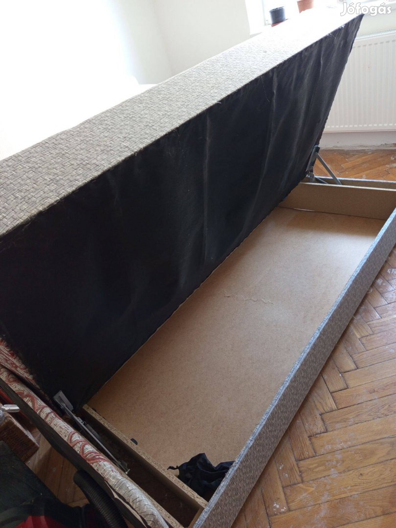 Rugósfelületű,alig használt ágyneműtartós heverő,Tatabányán